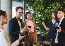 How to Find a Last-Minute Date for Your Business Party?